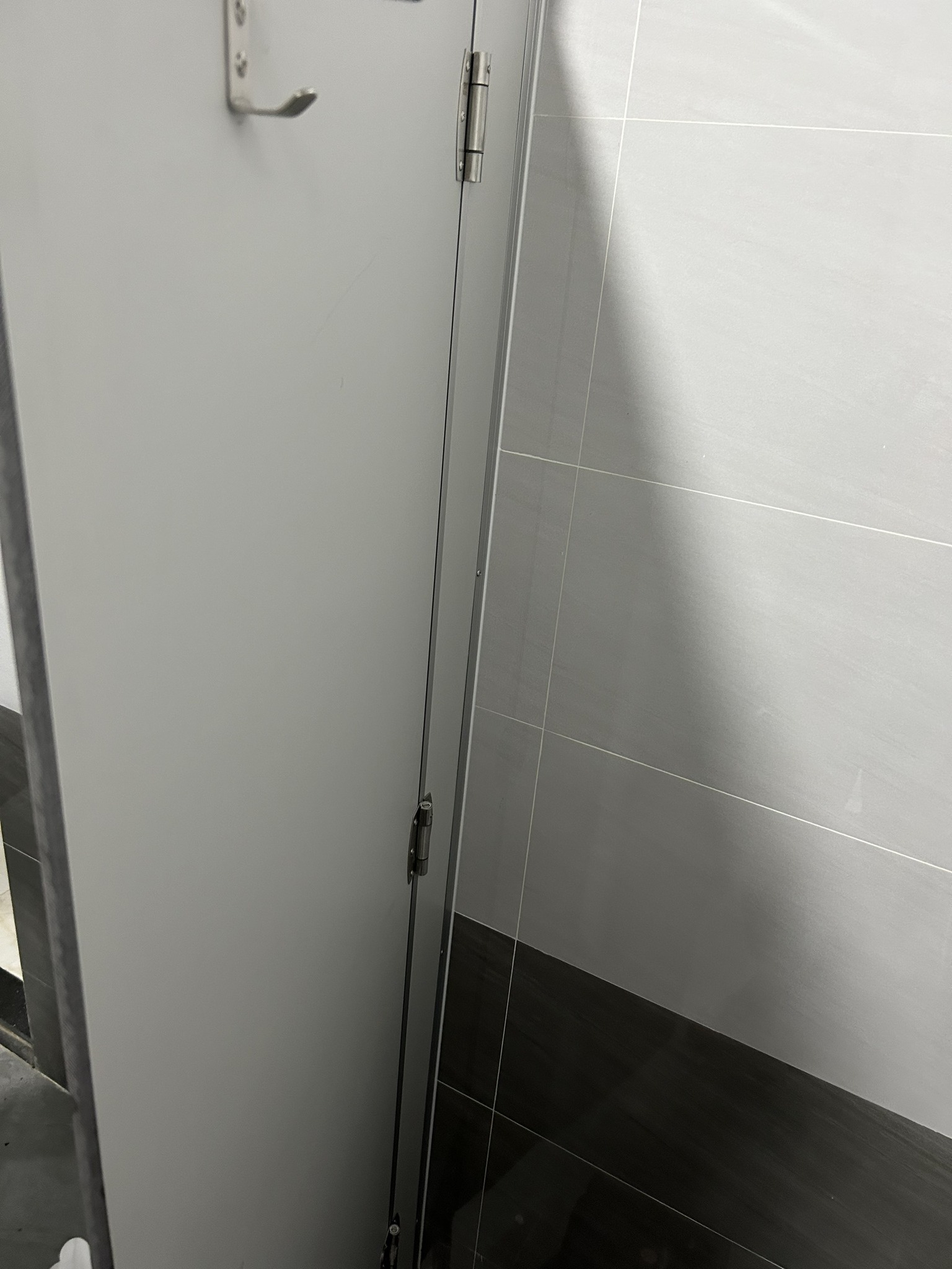 Khảo sát mặt bằng cải tạo vách ngăn vệ sinh tấm Compact cho WC