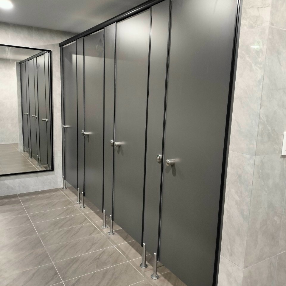 Kho vật tư vách ngăn vệ sinh tấm Compact – Công ty Vina Compact