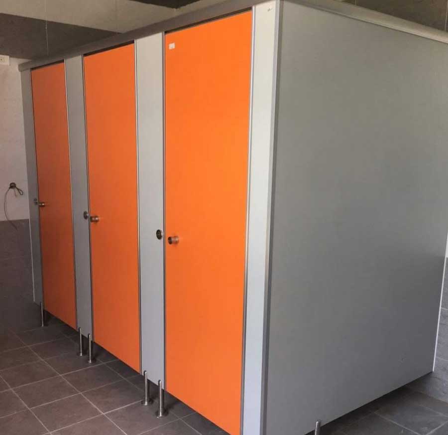 Vách Ngăn Vệ Sinh Compact: Khắc Tinh Của Ẩm Mốc, Bền Bỉ Cùng Thời Gian