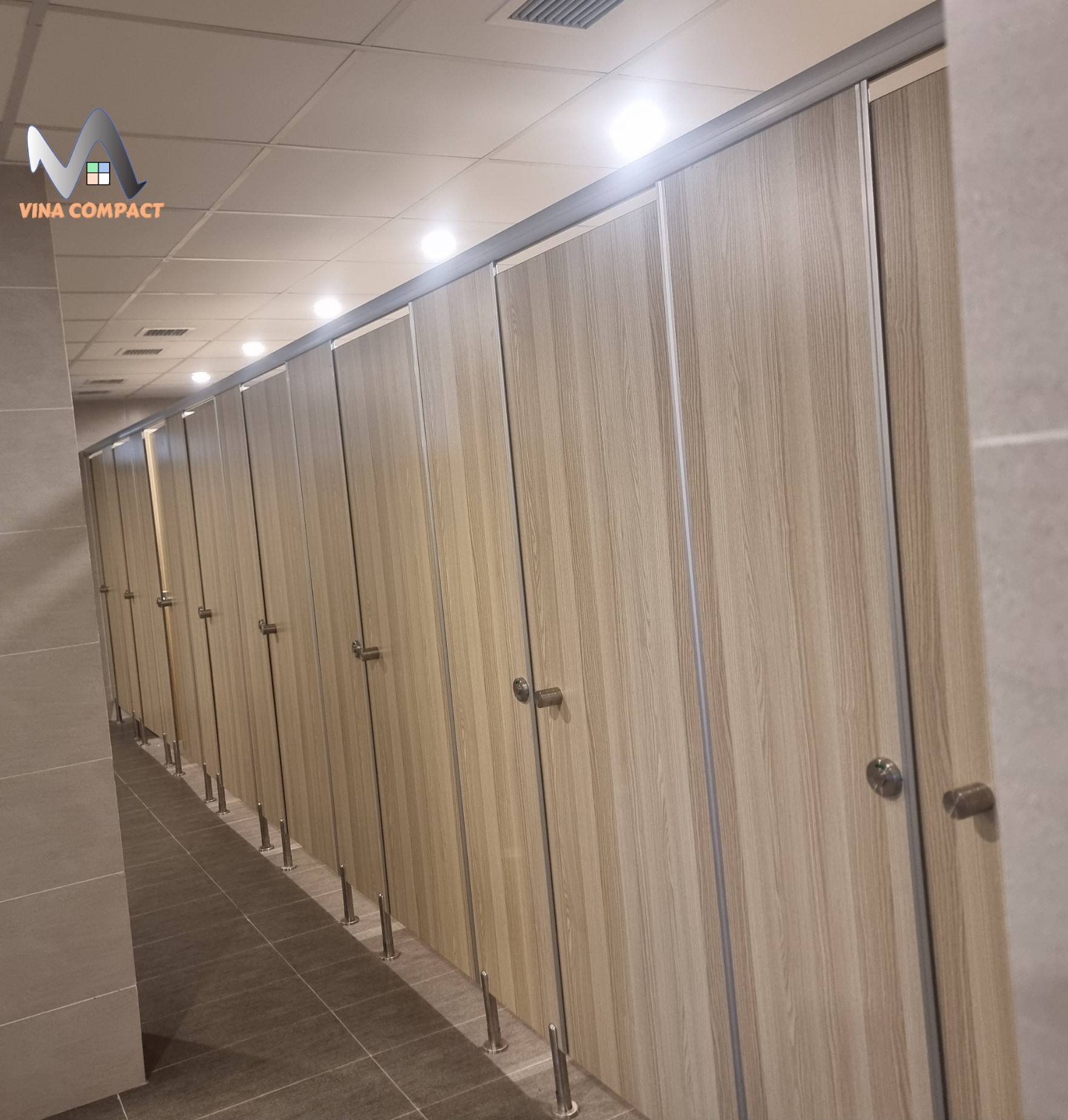 Cung Cấp & Thi Công Vách Ngăn Vệ Sinh Tấm Compact HPL Giá Rẻ