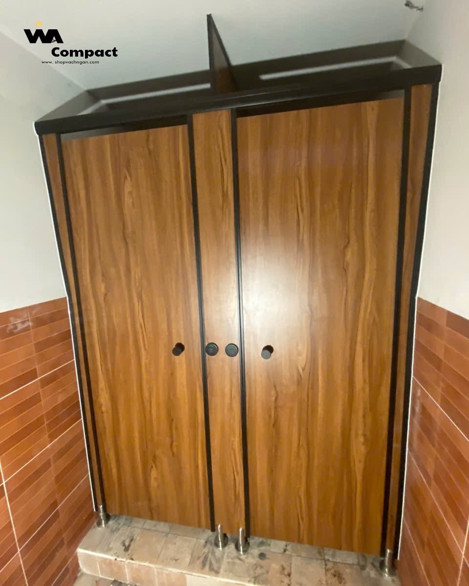Vách Ngăn Phòng Toilet Sử Dụng Hệ Khung Nhôm Và Phụ Kiện Inox304 Sơn Tĩnh Điện Màu Đen Nhám
