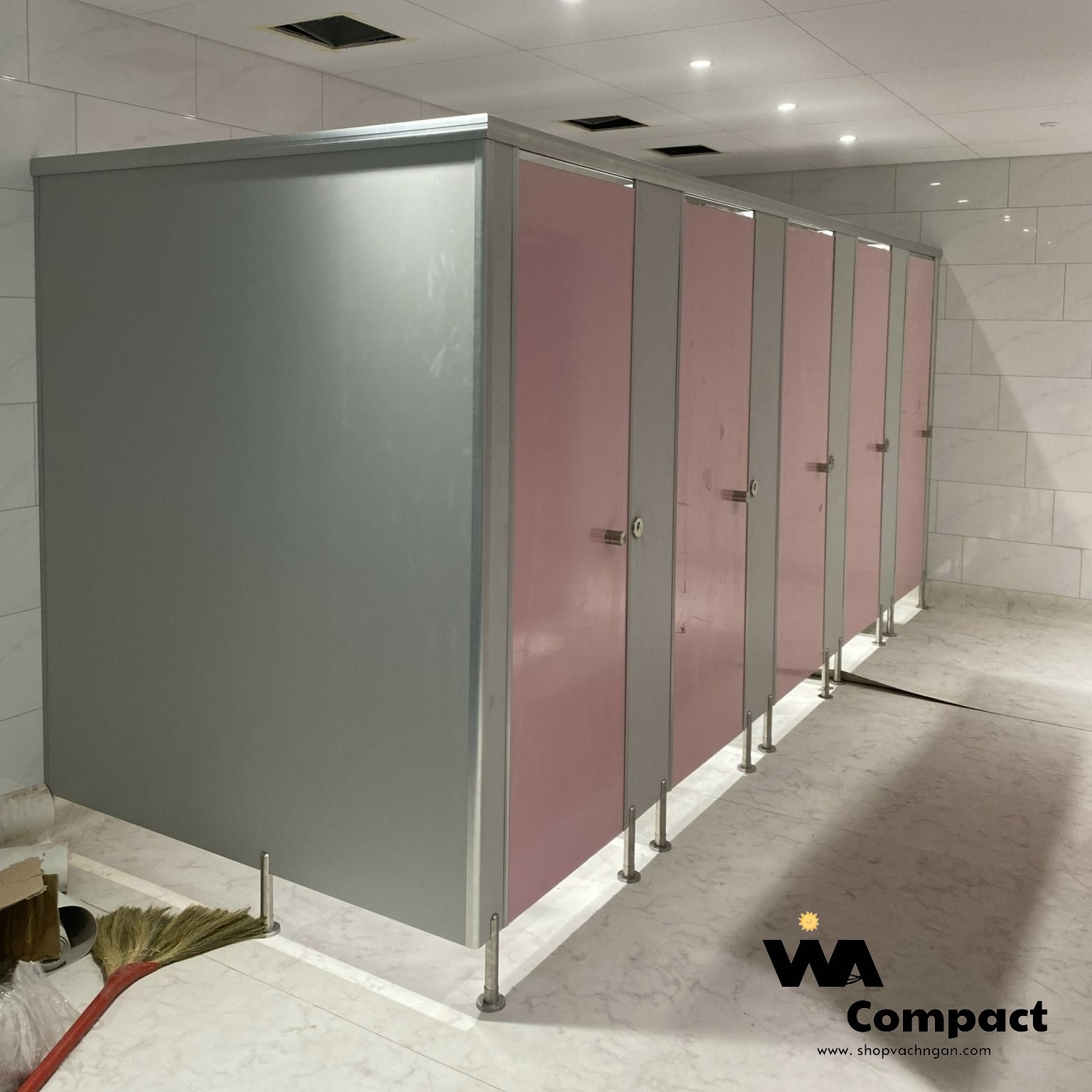 Lắp đặt vách ngăn vệ sinh tấm Compact