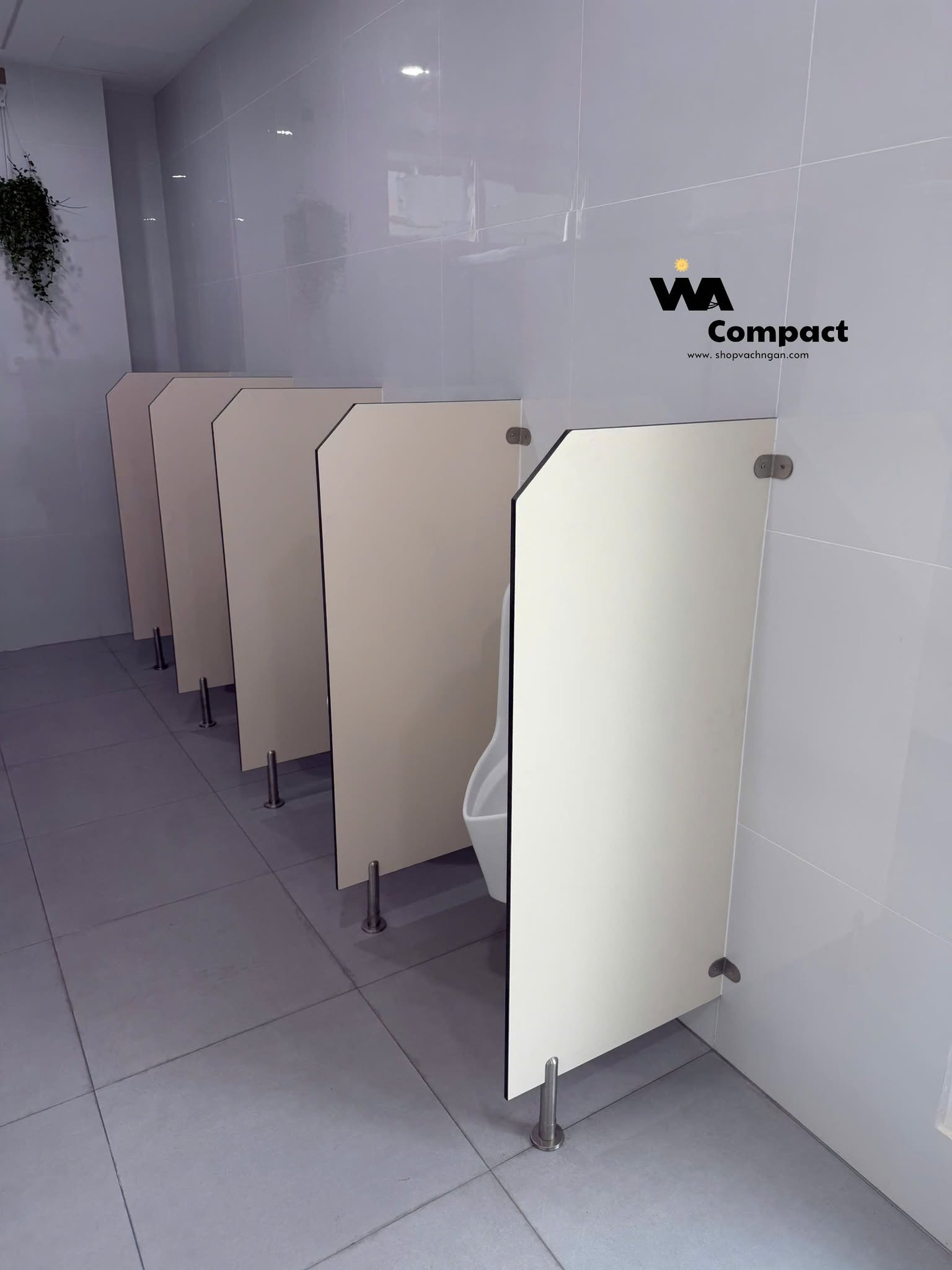 Phòng Vách Ngăn Vệ Sinh Compact HPL | Phối Màu Kem + Trắng, Thi Công Vina Compact