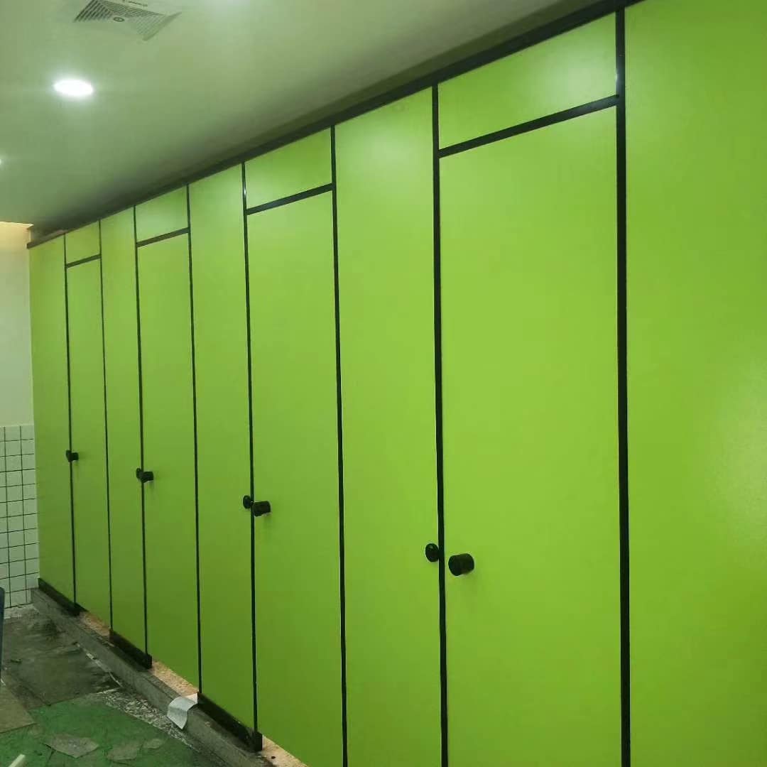 Thi Công Vách Ngăn Tấm Compact HPL Tại Bình Dương