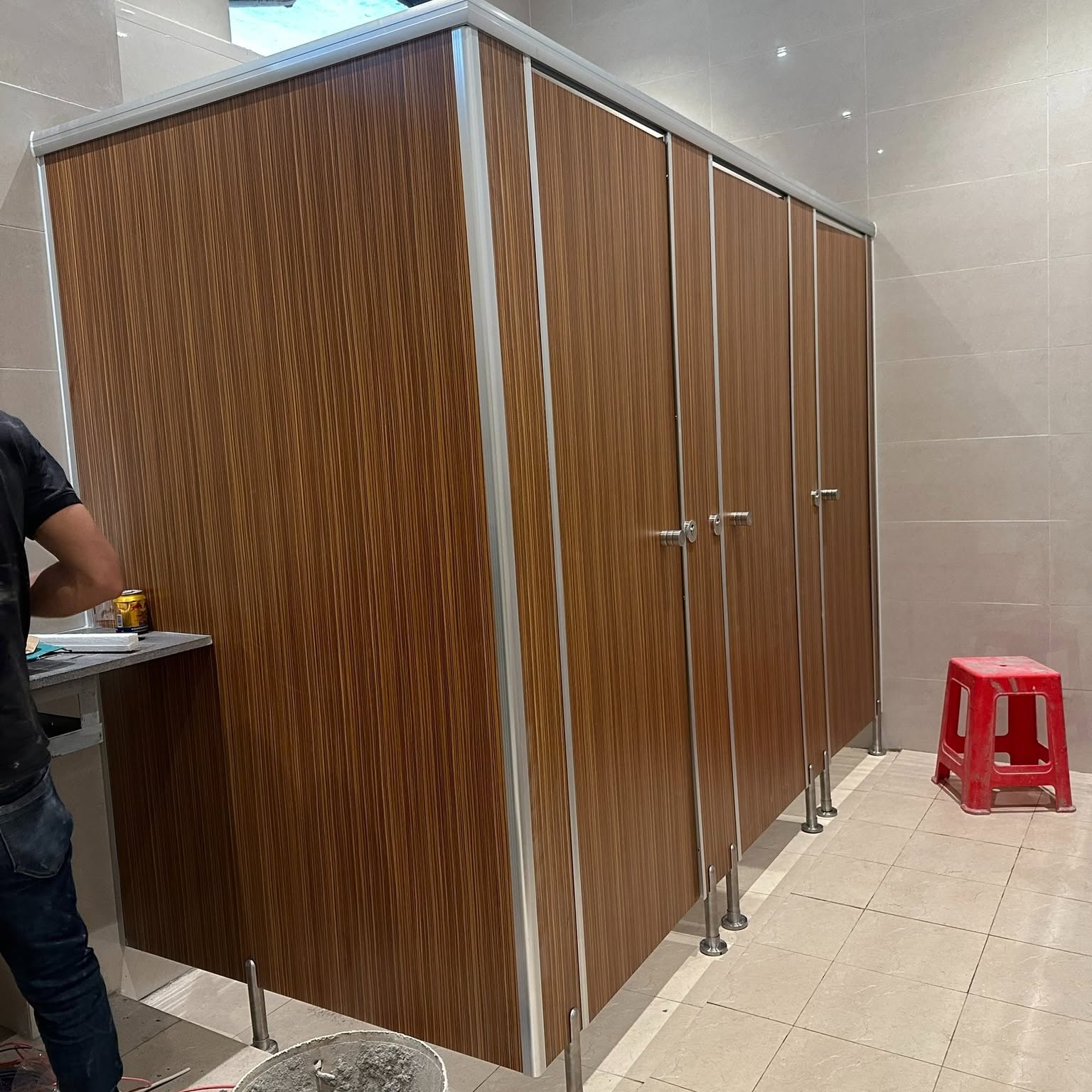Vách Ngăn Nhà Vệ Sinh Tấm Compact