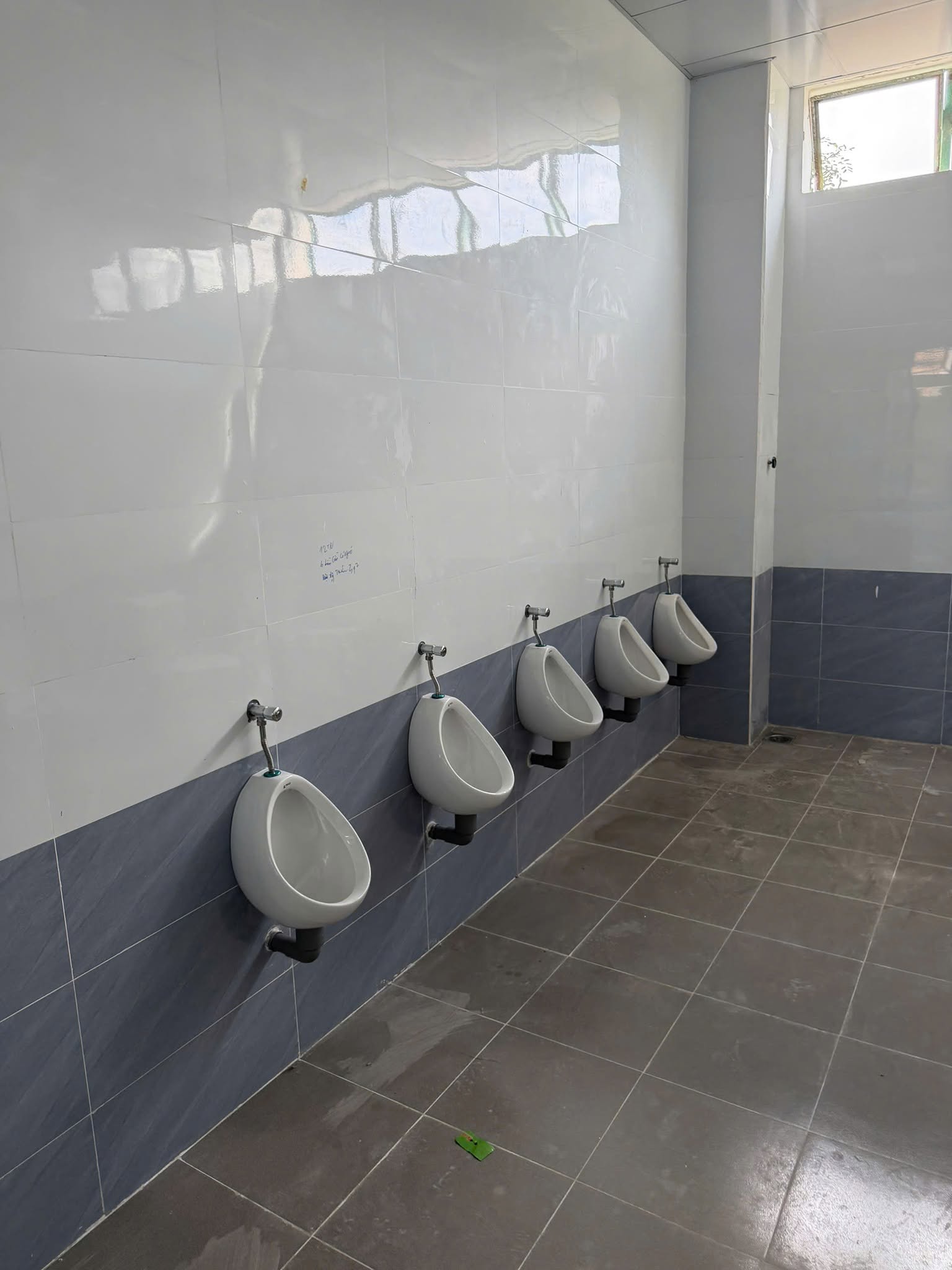 VÁCH NGĂN VỆ SINH COMPACT HPL - KHẢO SÁT SỬA CHỮA CỤM TRƯỜNG HỌC TẠI LONG ĐIỀN, BÀ RỊA - VŨNG TÀU