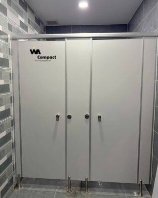 Giải Pháp Tiết Kiệm Chi Phí Khi Thi Công Vách Ngăn Vệ Sinh Bằng Tấm Compact