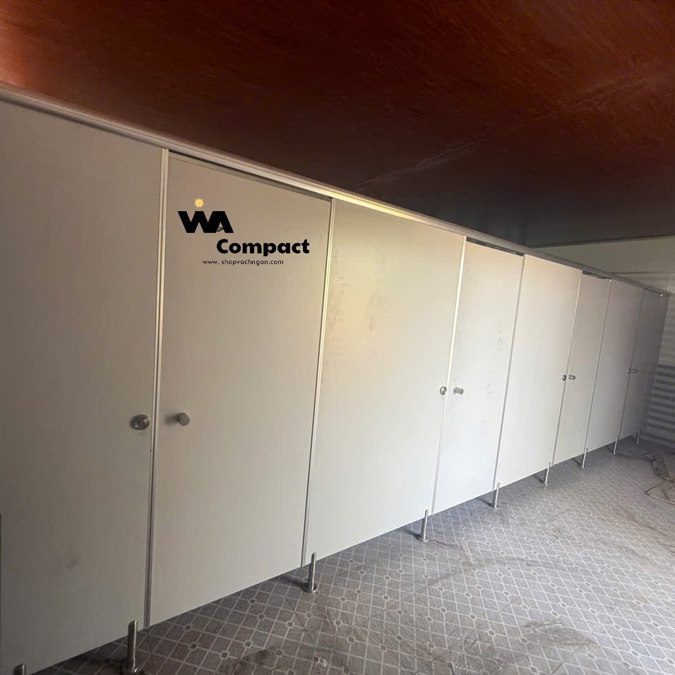 Thi Công Vách Ngăn Vệ Sinh Tấm Compact HPL