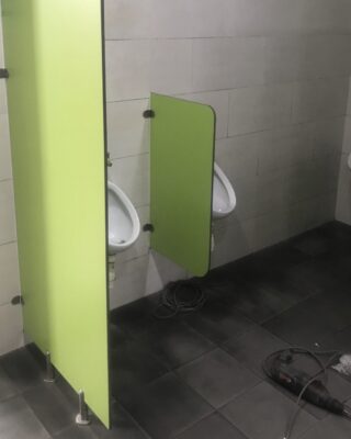 Thi Công Vách Ngăn Vệ Sinh Tấm Compact HPL