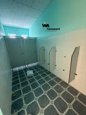 Vách ngăn toilet tại trường THCS Tây Ninh