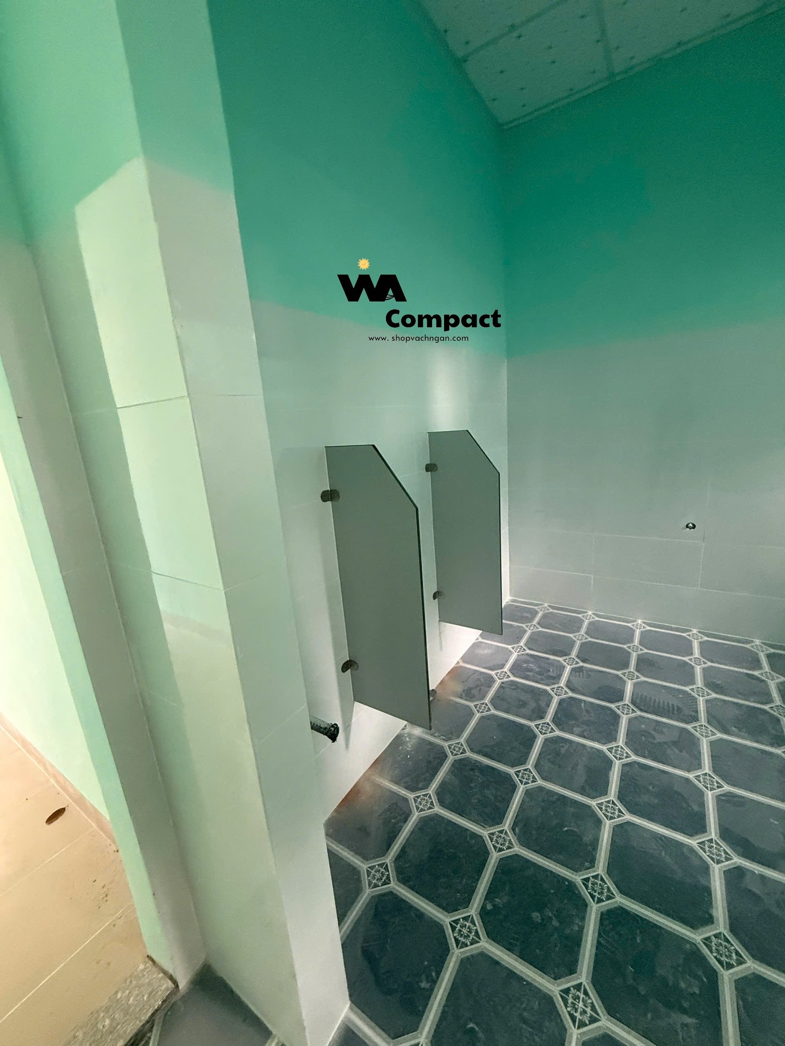 Vách ngăn toilet tại trường THCS Tây Ninh