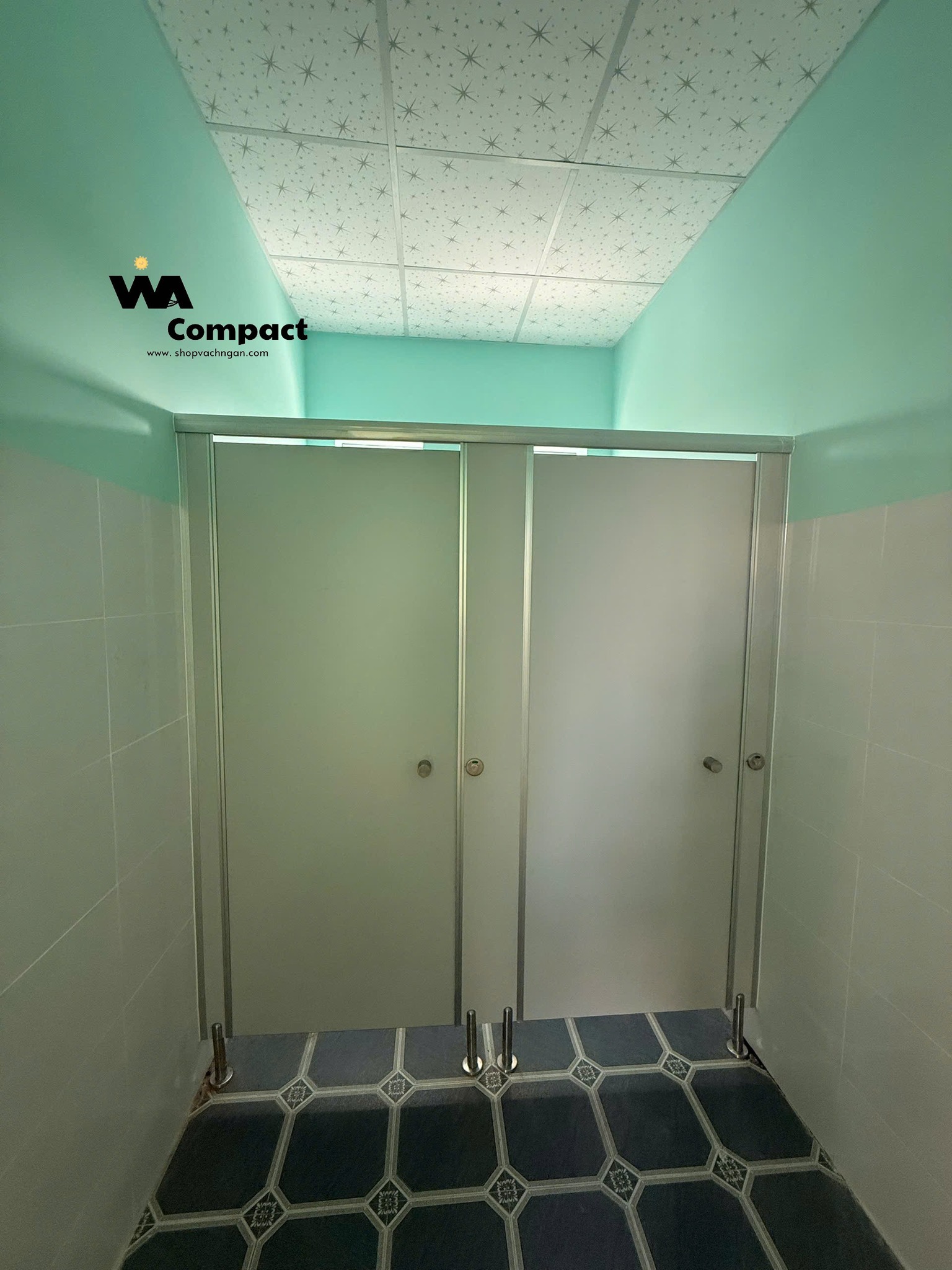Vách ngăn toilet tại trường THCS Tây Ninh