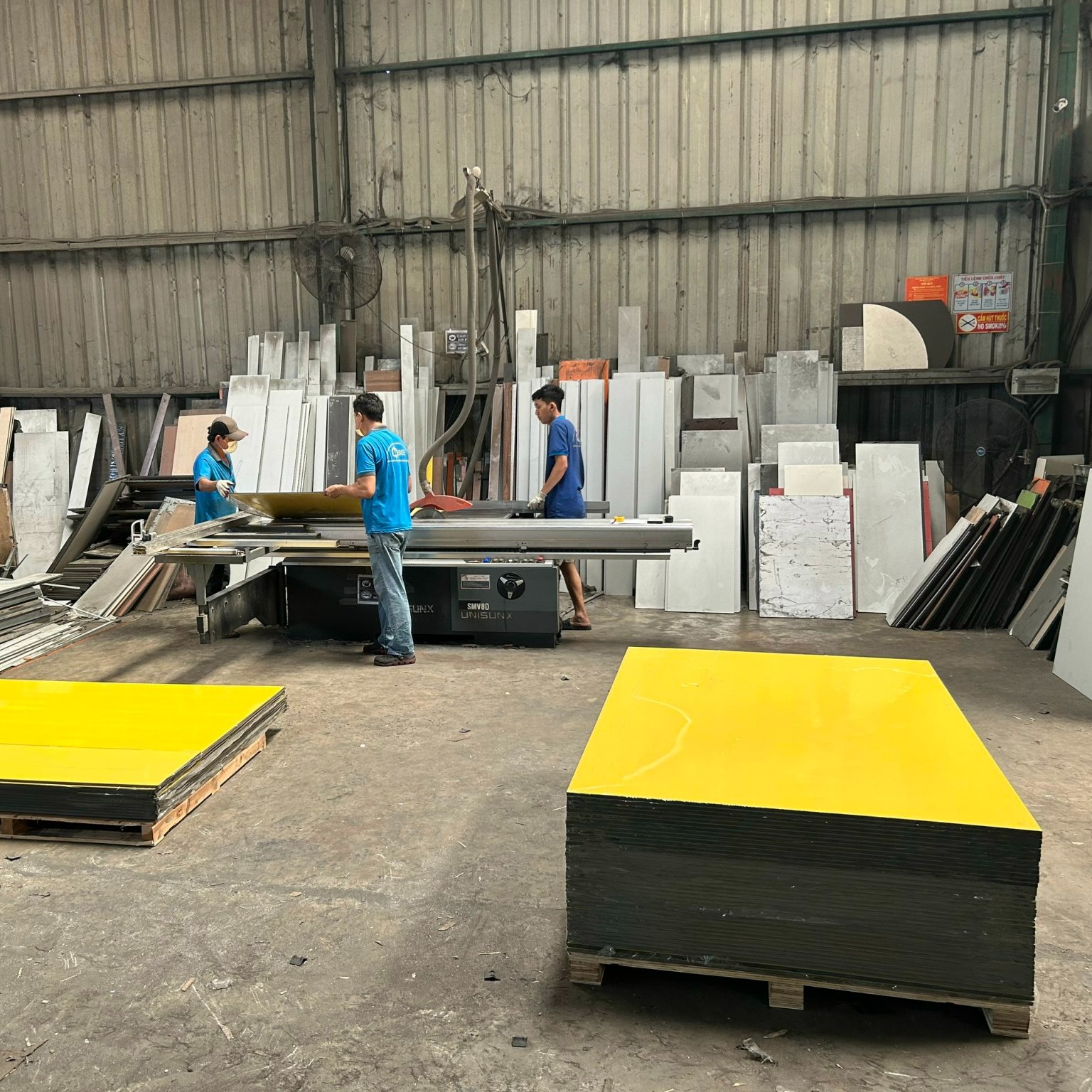 Tấm Compact HPL màu vàng