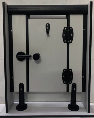 Vách Ngăn Phòng Toilet Sử Dụng Hệ Khung Nhôm Và Phụ Kiện Inox304 Sơn Tĩnh Điện Màu Đen Nhám