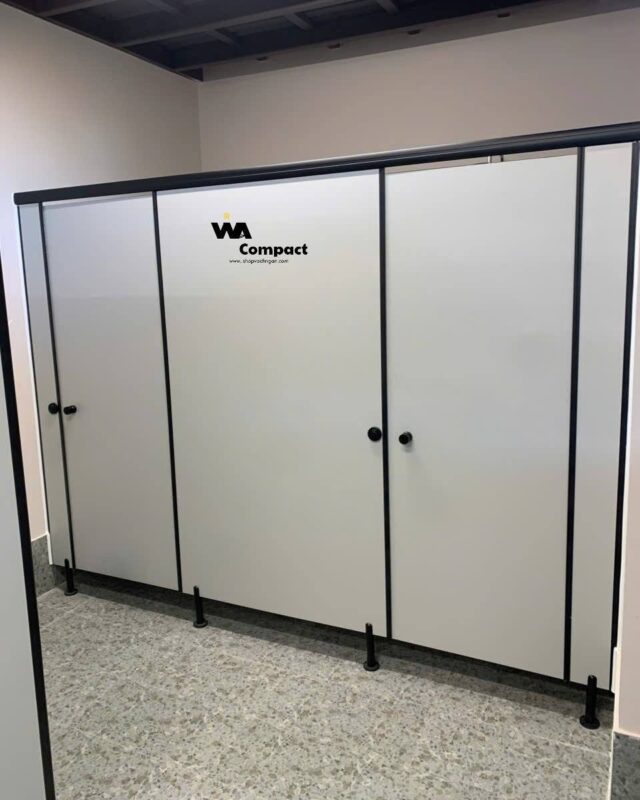 Thi Công Vách Ngăn Vệ Sinh Tấm Compact HPL