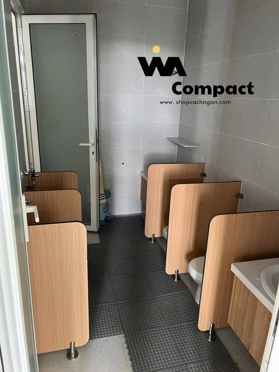 Vách Che Mầm Non Tấm Compact Giá Rẻ - Đơn Giản Mà Hiệu Quả